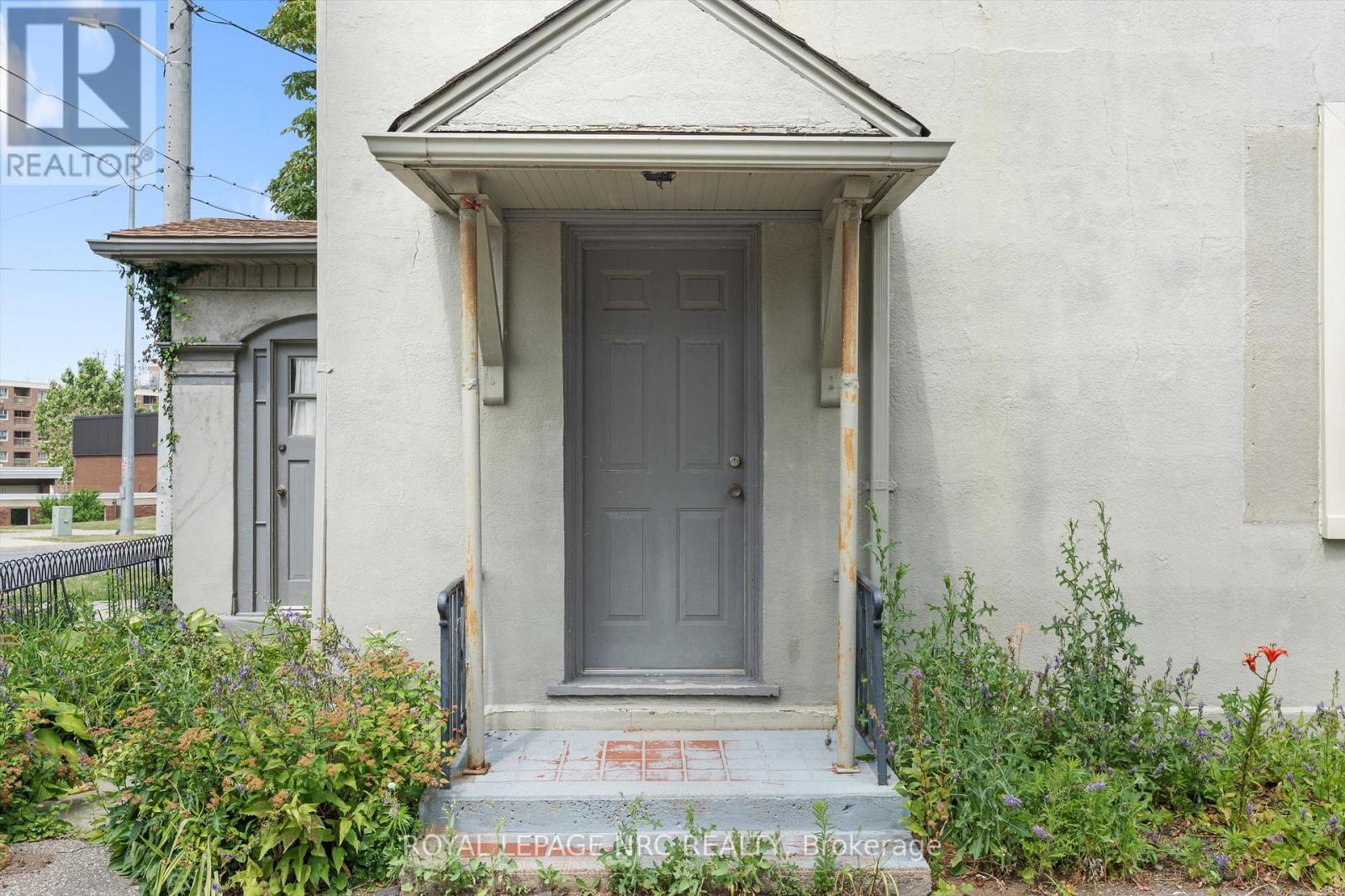 












228 KING STREET

,
St. Catharines (Downtown),




Ontario
L2R3J9

