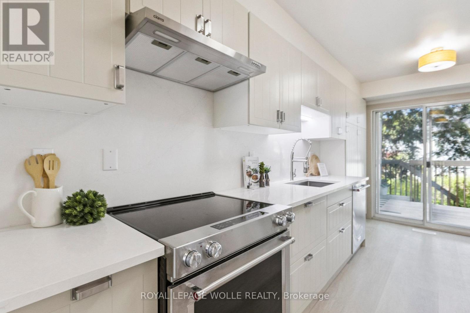 












27 - 89 WOOLWICH STREET

,
Waterloo,




Ontario
N2K1S5

