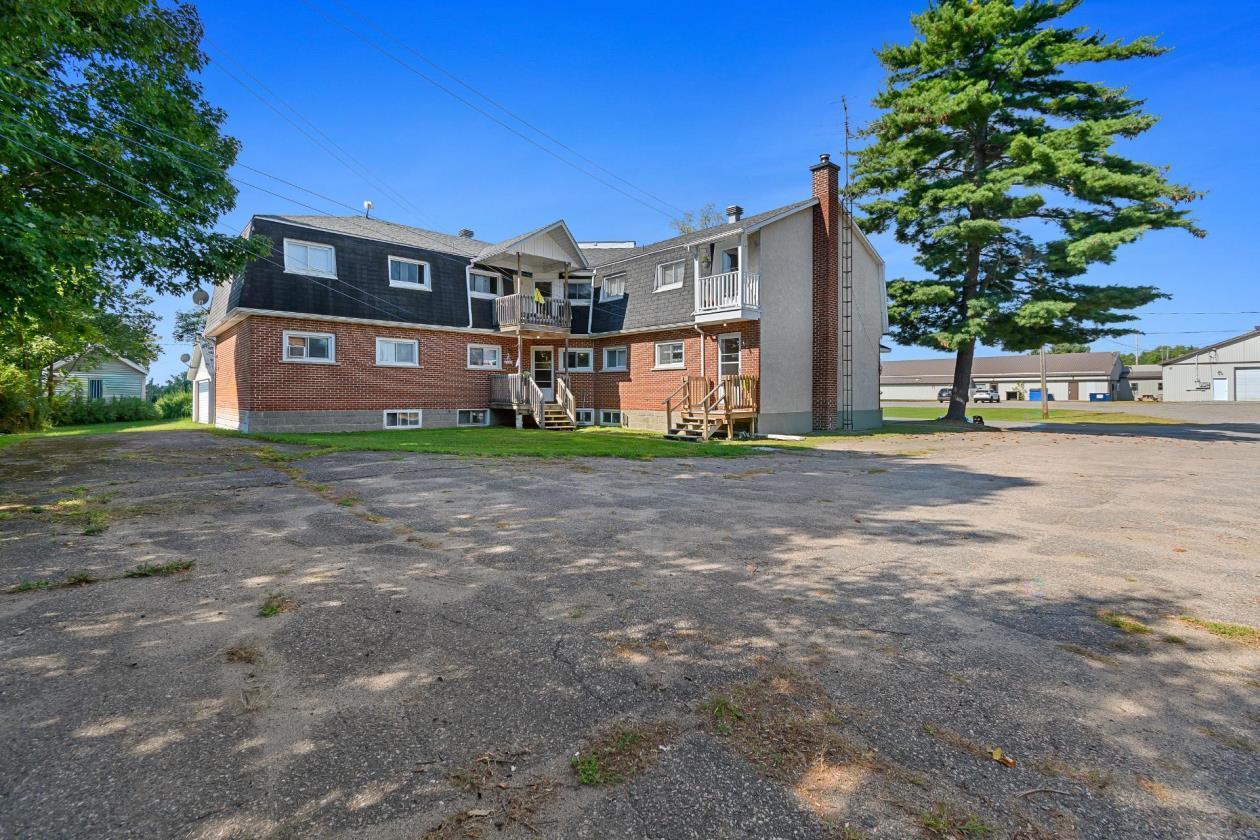 









44


Rue Lake

,
Shawville,




QC
J0X2Y0

