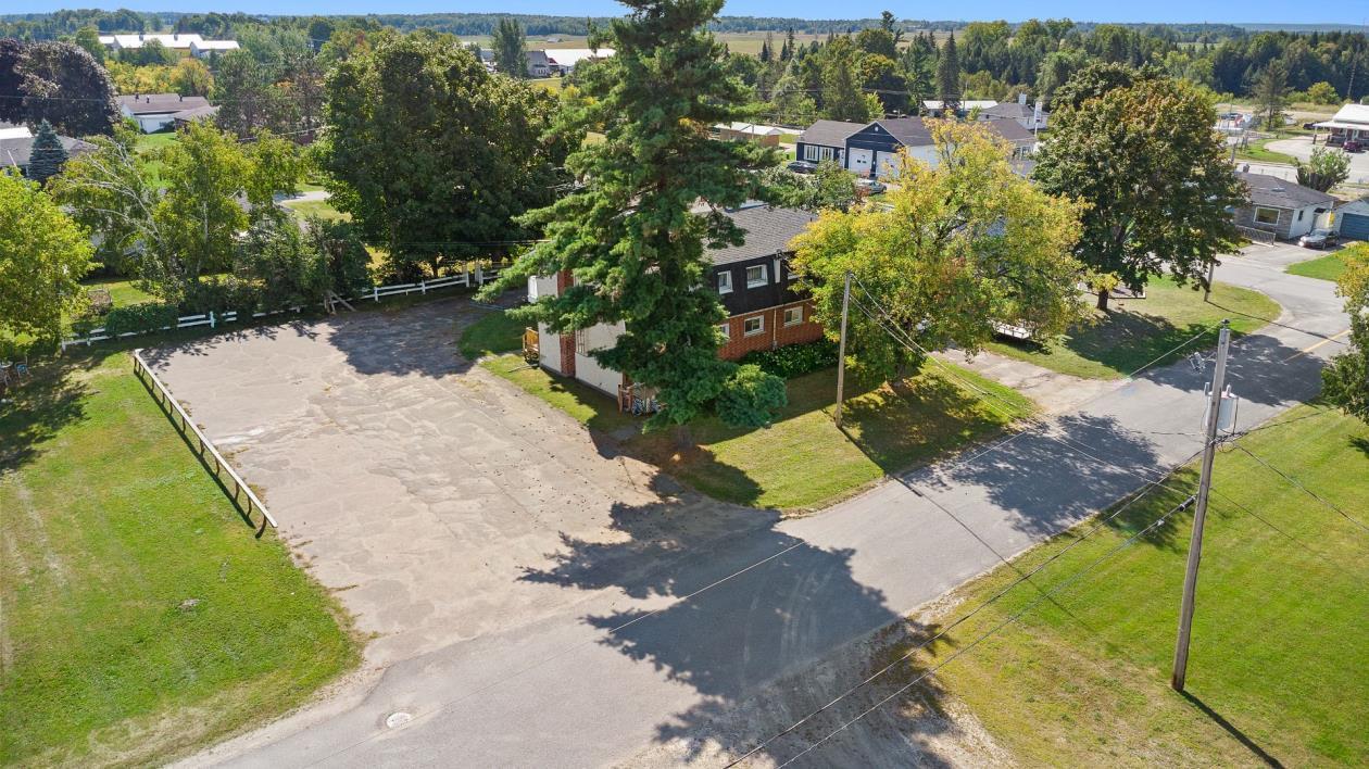 









44


Rue Lake

,
Shawville,




QC
J0X2Y0

