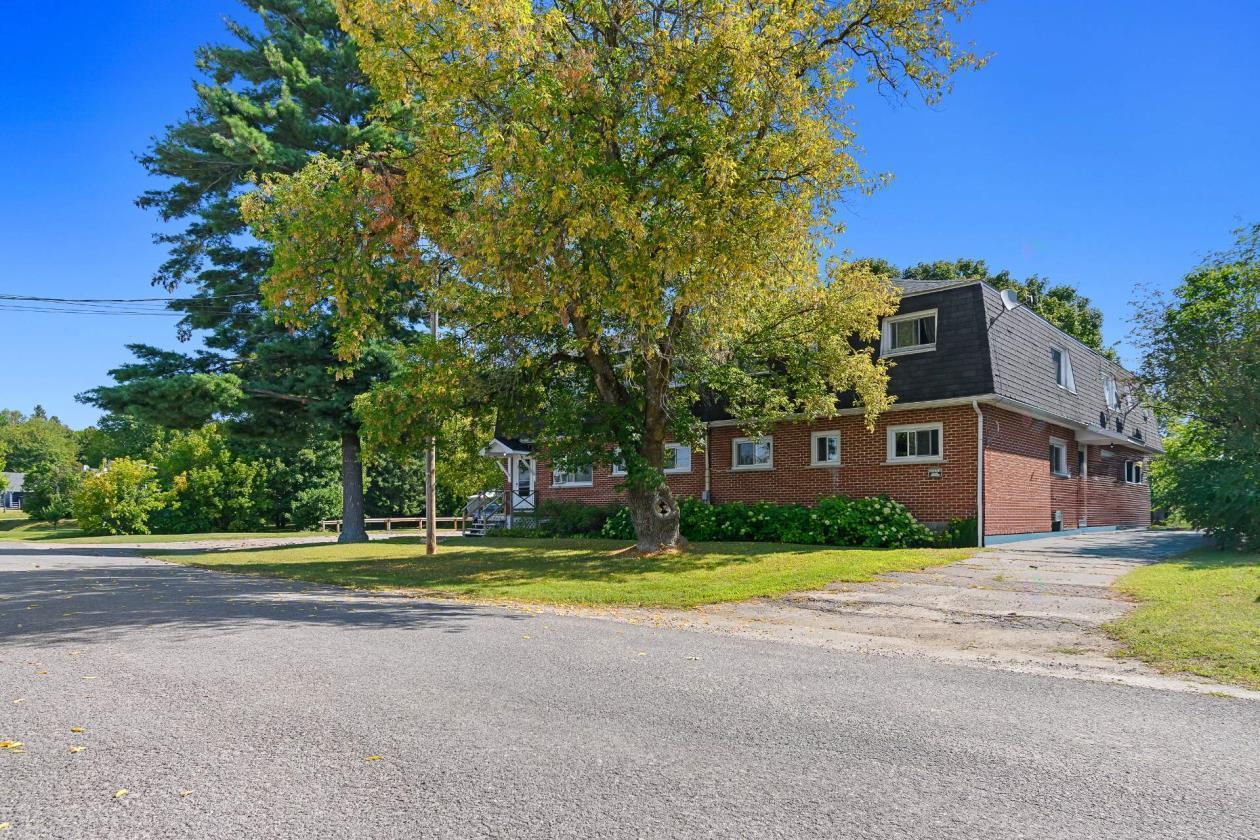 









44


Rue Lake

,
Shawville,




QC
J0X2Y0

