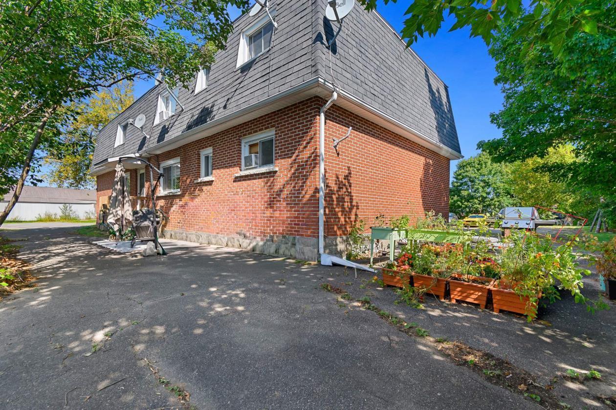 









44


Rue Lake

,
Shawville,




QC
J0X2Y0

