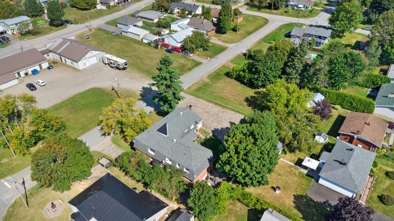 









44


Rue Lake

,
Shawville,




QC
J0X2Y0

