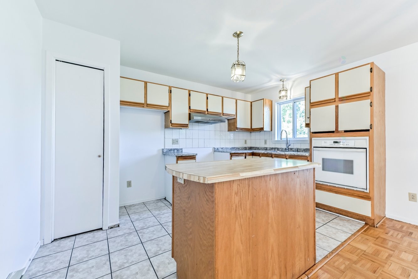 









5615


Av. Auteuil

,
Brossard,




QC
J4Z1M5

