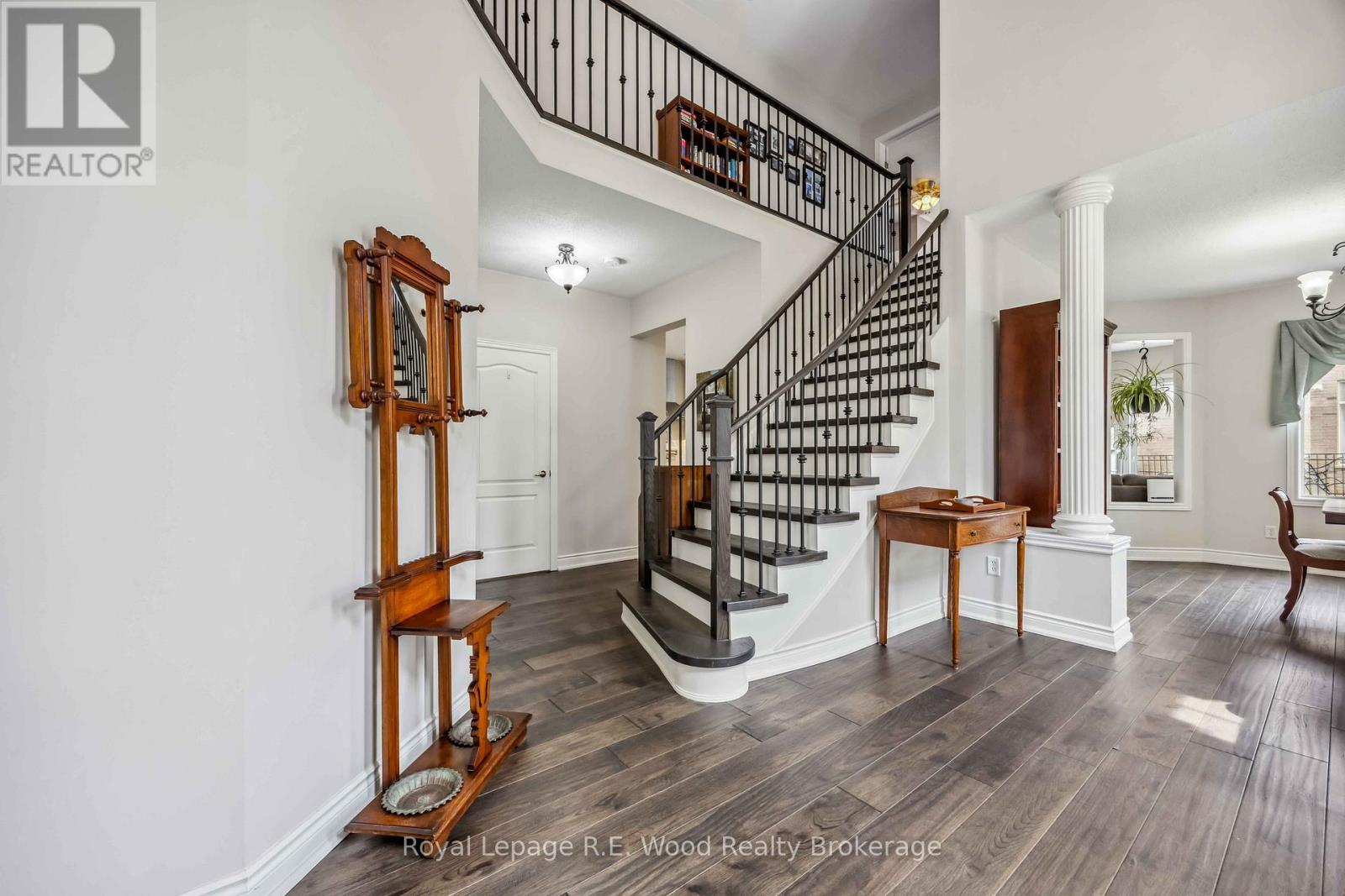 












3 LORWOOD COURT

,
Richmond Hill (Oak Ridges),




Ontario
L4E3W3

