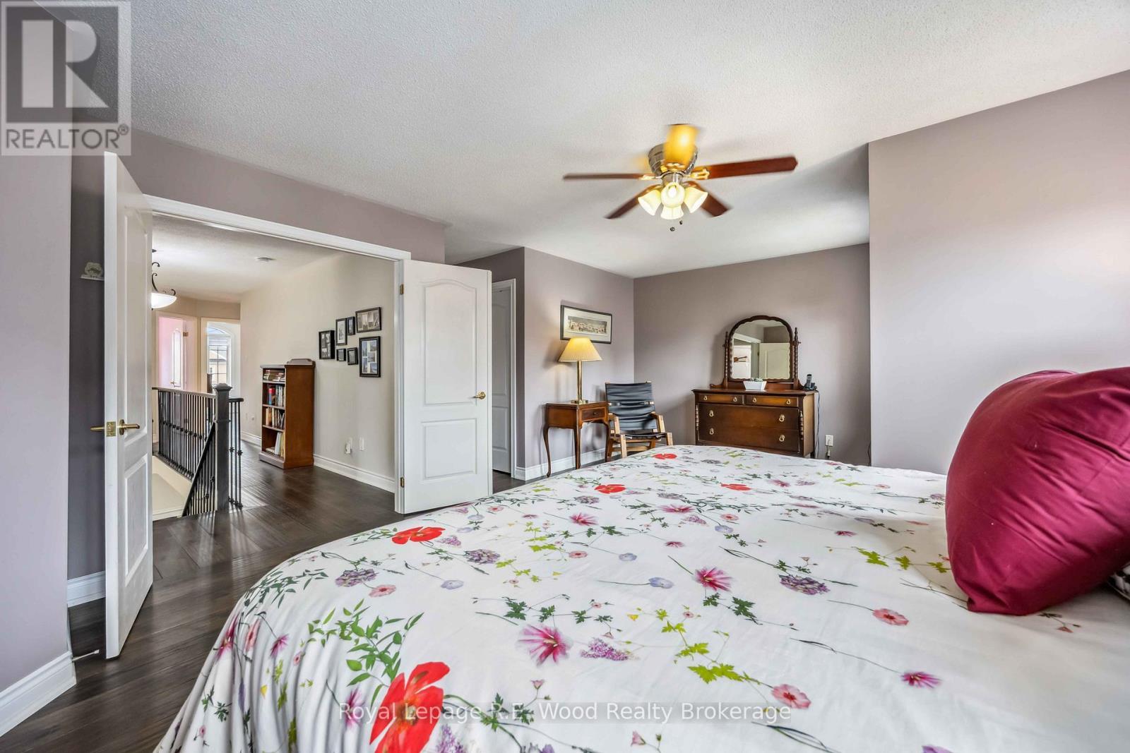 












3 LORWOOD COURT

,
Richmond Hill (Oak Ridges),




Ontario
L4E3W3

