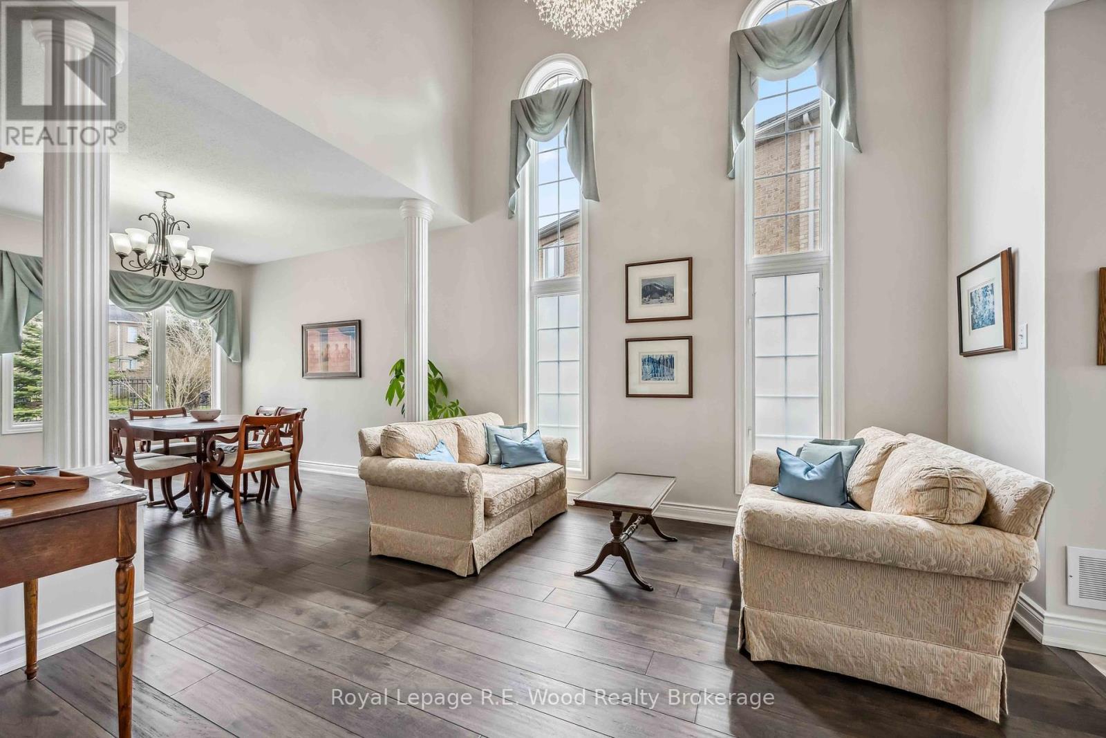 












3 LORWOOD COURT

,
Richmond Hill (Oak Ridges),




Ontario
L4E3W3

