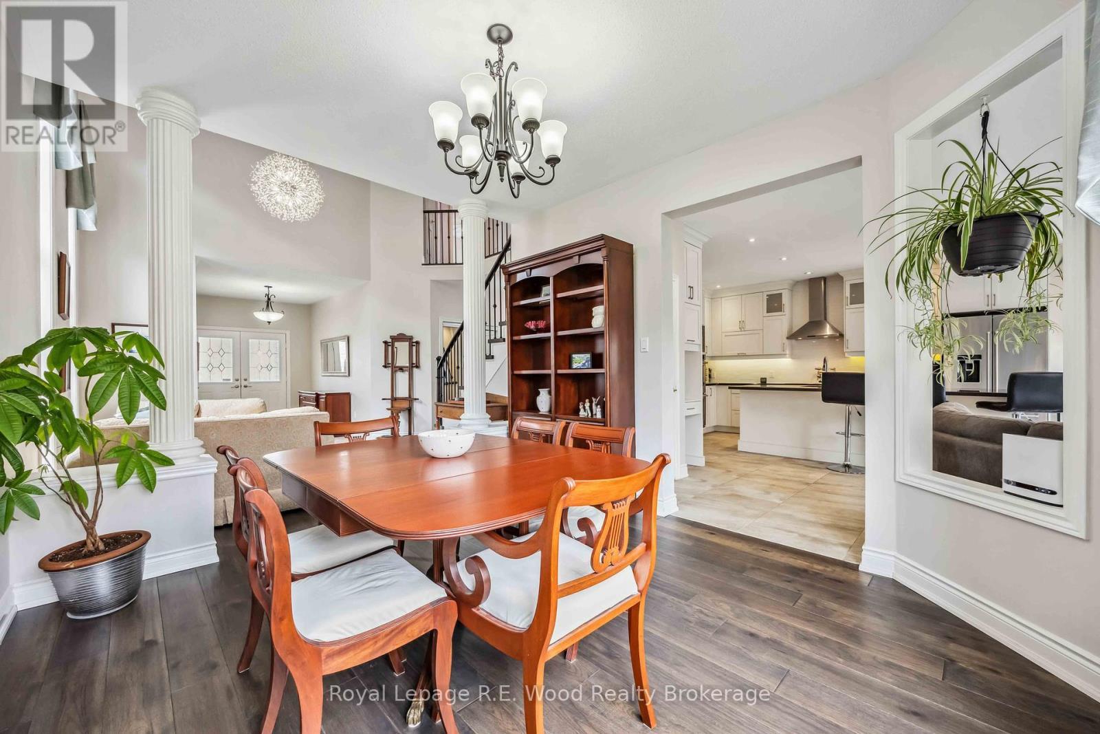












3 LORWOOD COURT

,
Richmond Hill (Oak Ridges),




Ontario
L4E3W3

