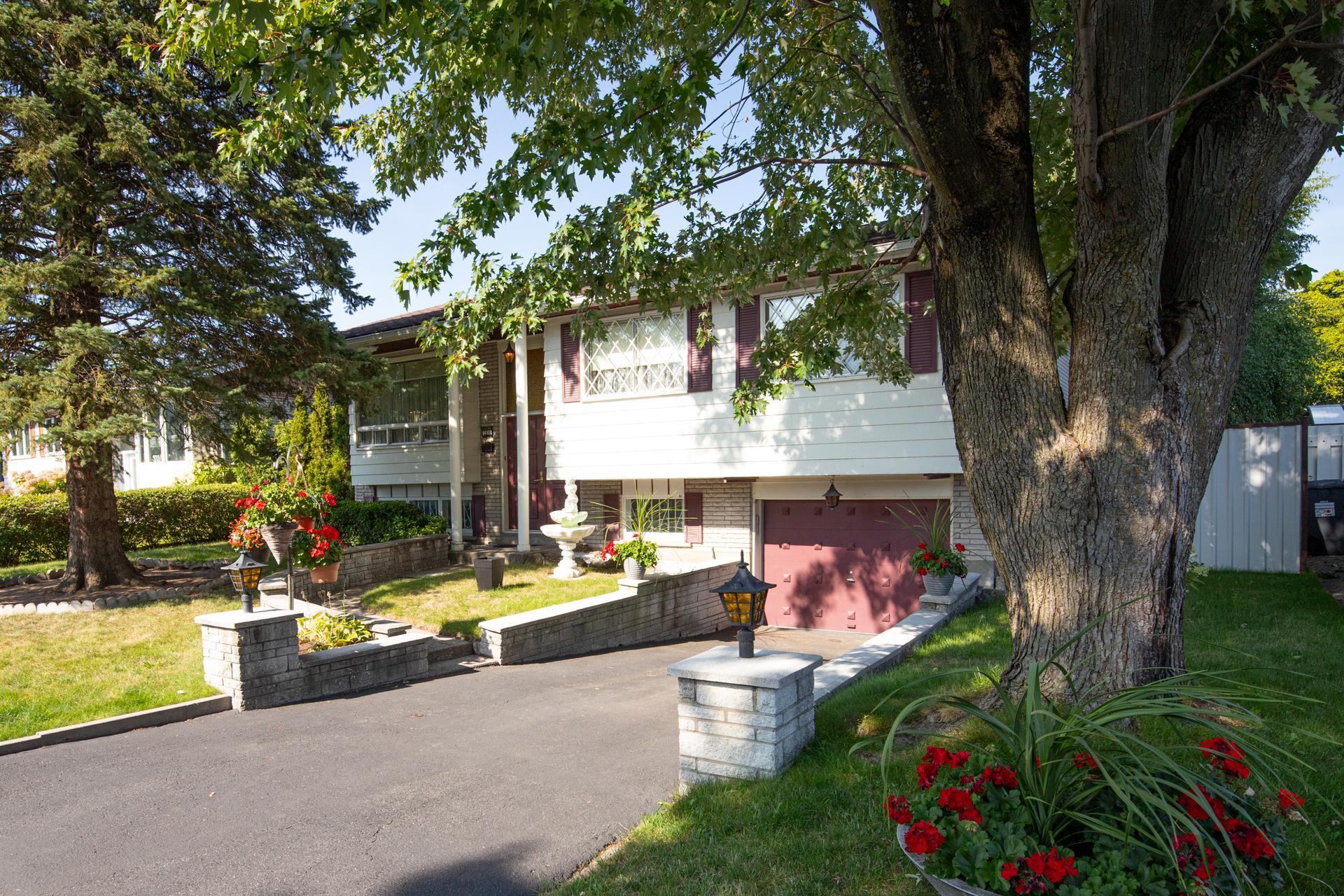 









7510


Rue Madrid

,
Brossard,




QC
J4Y1G2

