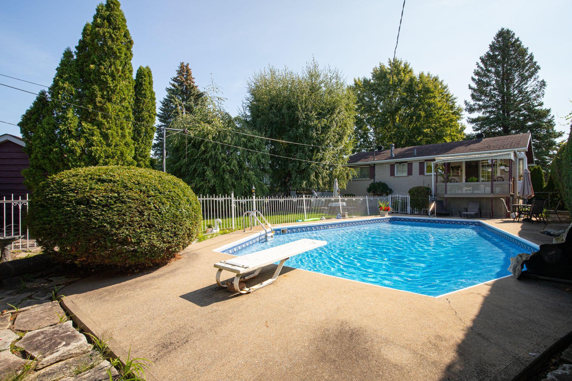 









7510


Rue Madrid

,
Brossard,




QC
J4Y1G2

