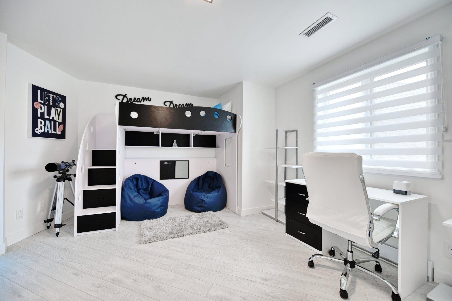 









8990


Place Rodier

,
Brossard,




QC
J4X1C1

