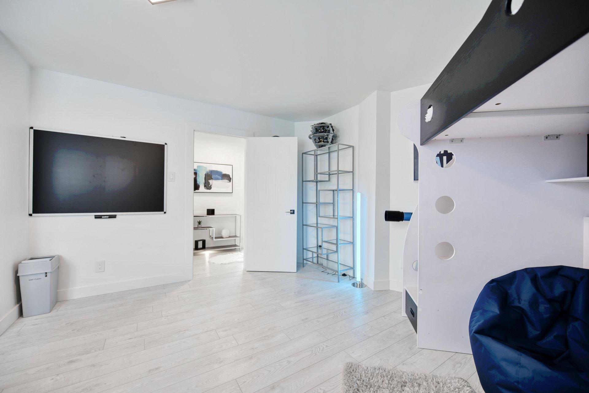 









8990


Place Rodier

,
Brossard,




QC
J4X1C1

