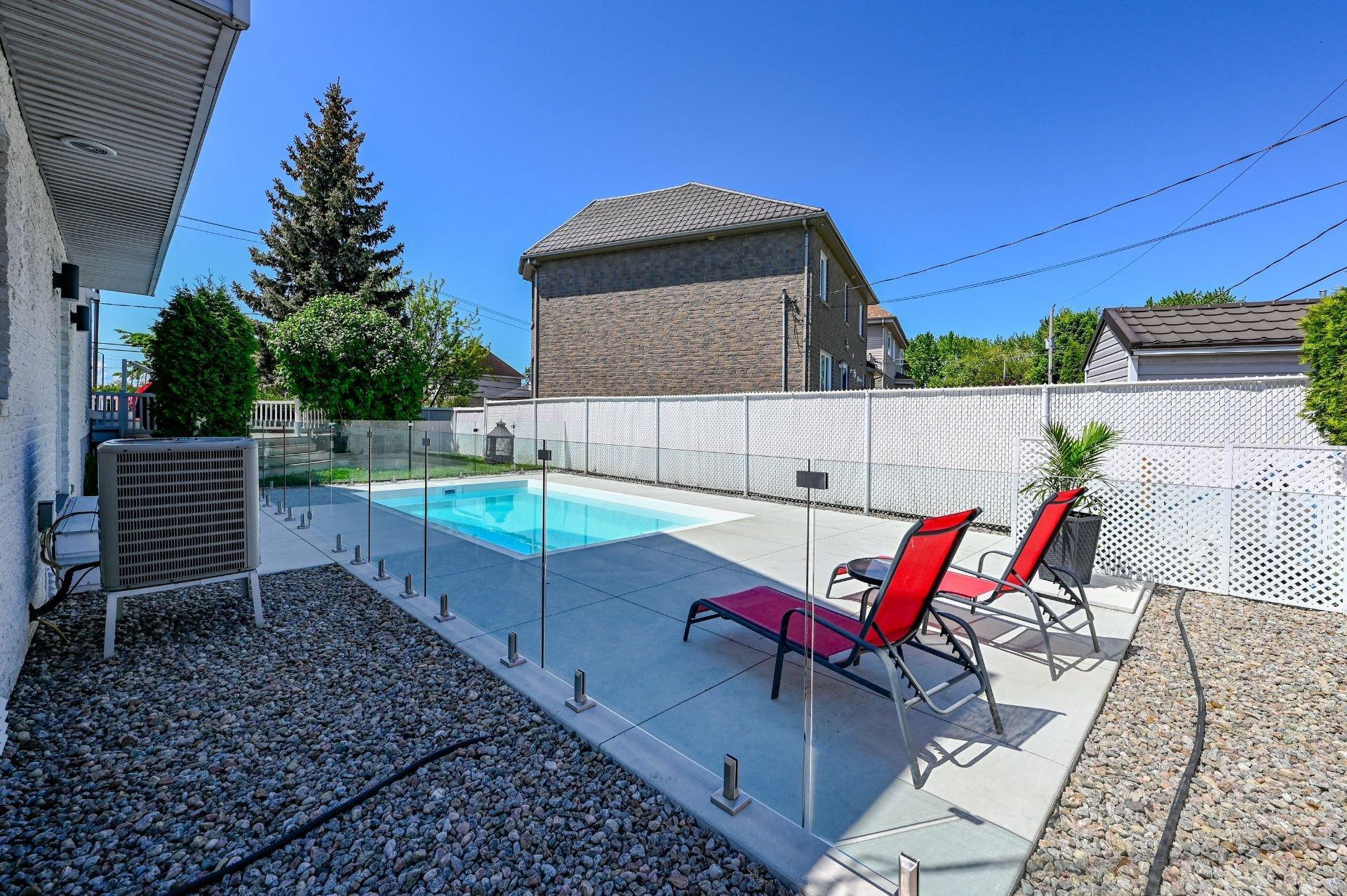 









8990


Place Rodier

,
Brossard,




QC
J4X1C1

