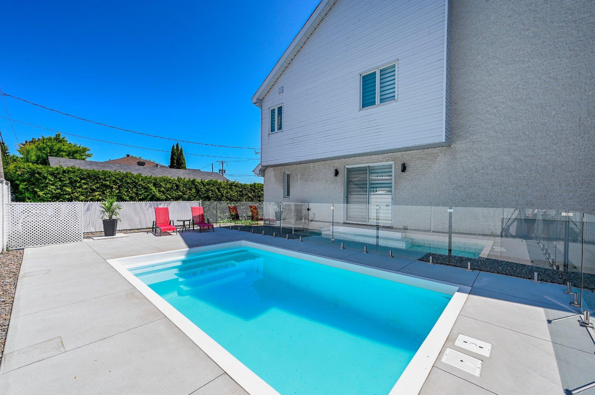 









8990


Place Rodier

,
Brossard,




QC
J4X1C1

