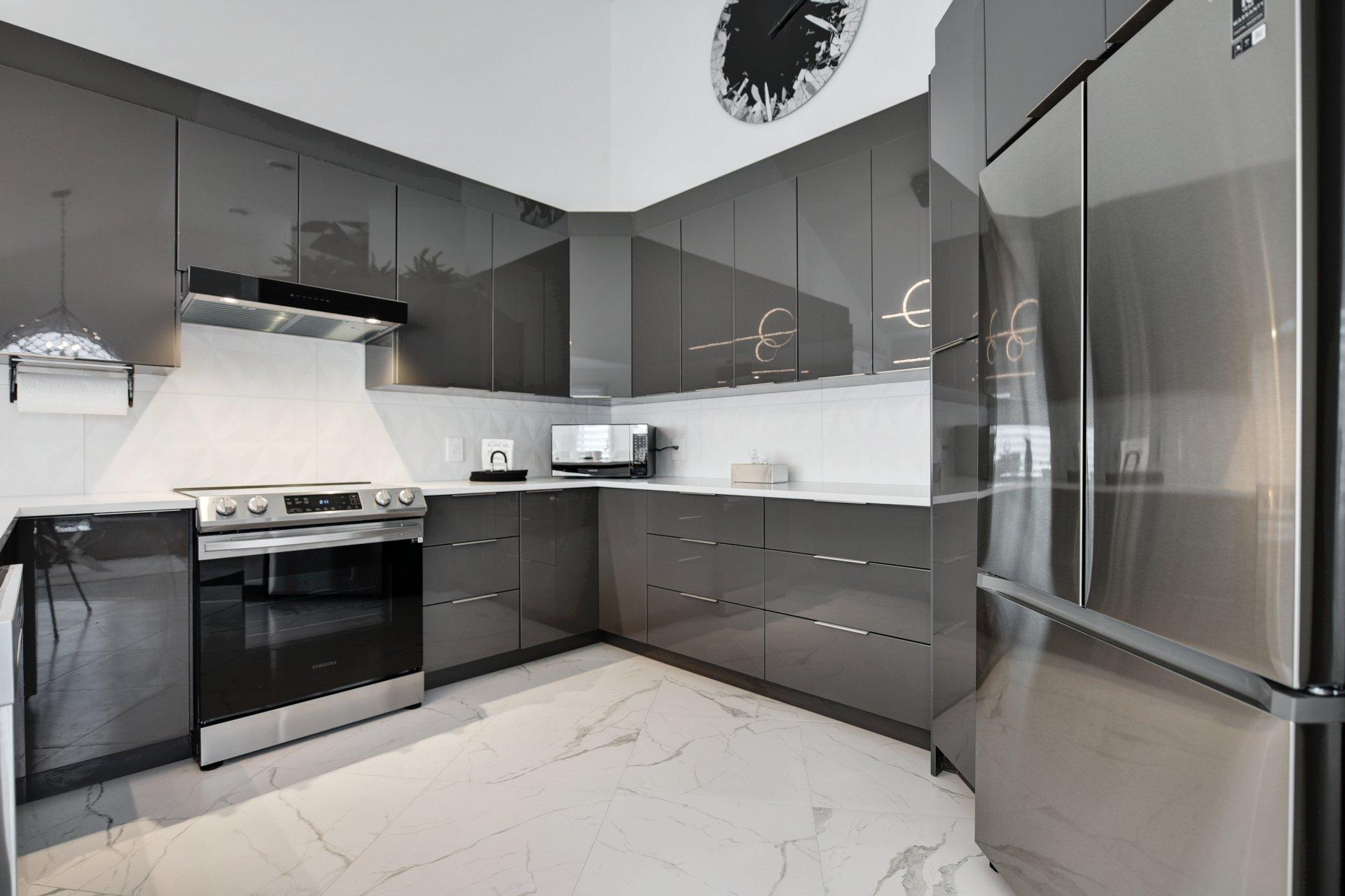 









8990


Place Rodier

,
Brossard,




QC
J4X1C1

