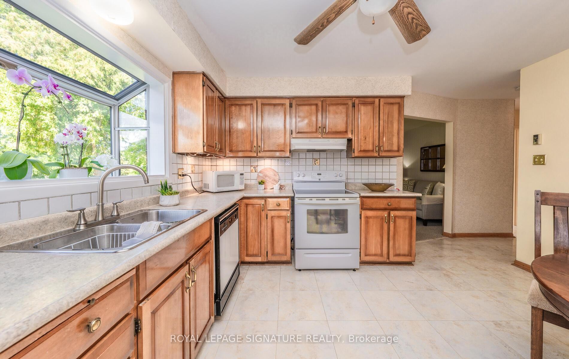 









28


Roundwood

Court,
Toronto,




ON
M1W 1Z2


