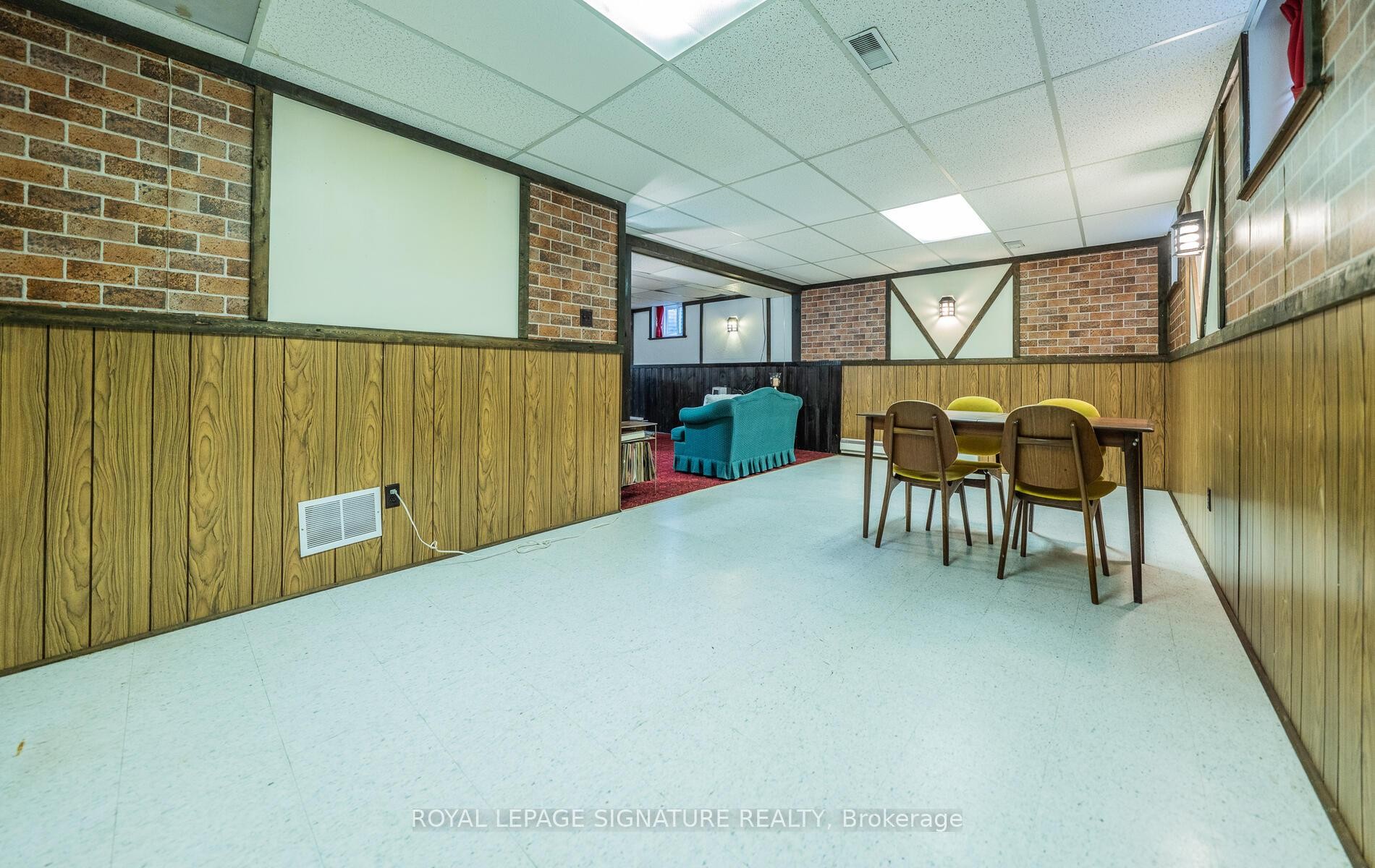 









28


Roundwood

Court,
Toronto,




ON
M1W 1Z2

