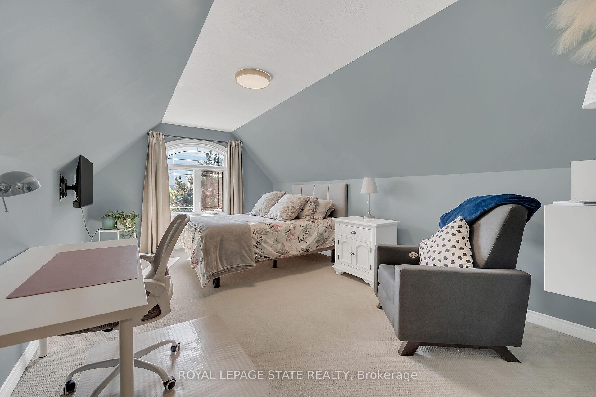 









201


Jones

Road,
Hamilton,




ON
L8E 5J4

