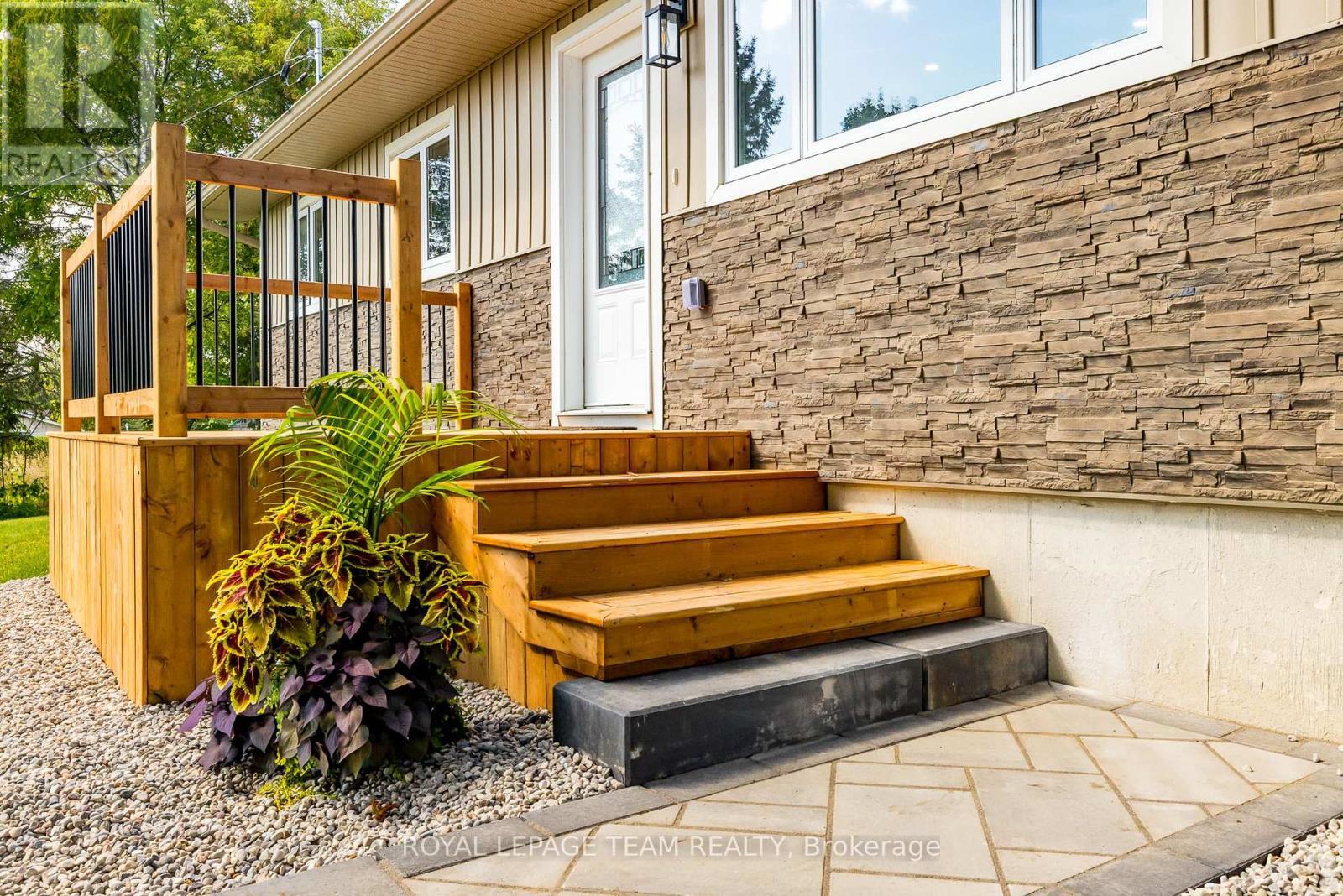 












206 RIVER VIEW LANE

,
North Grenville,




Ontario
K0G1J0

