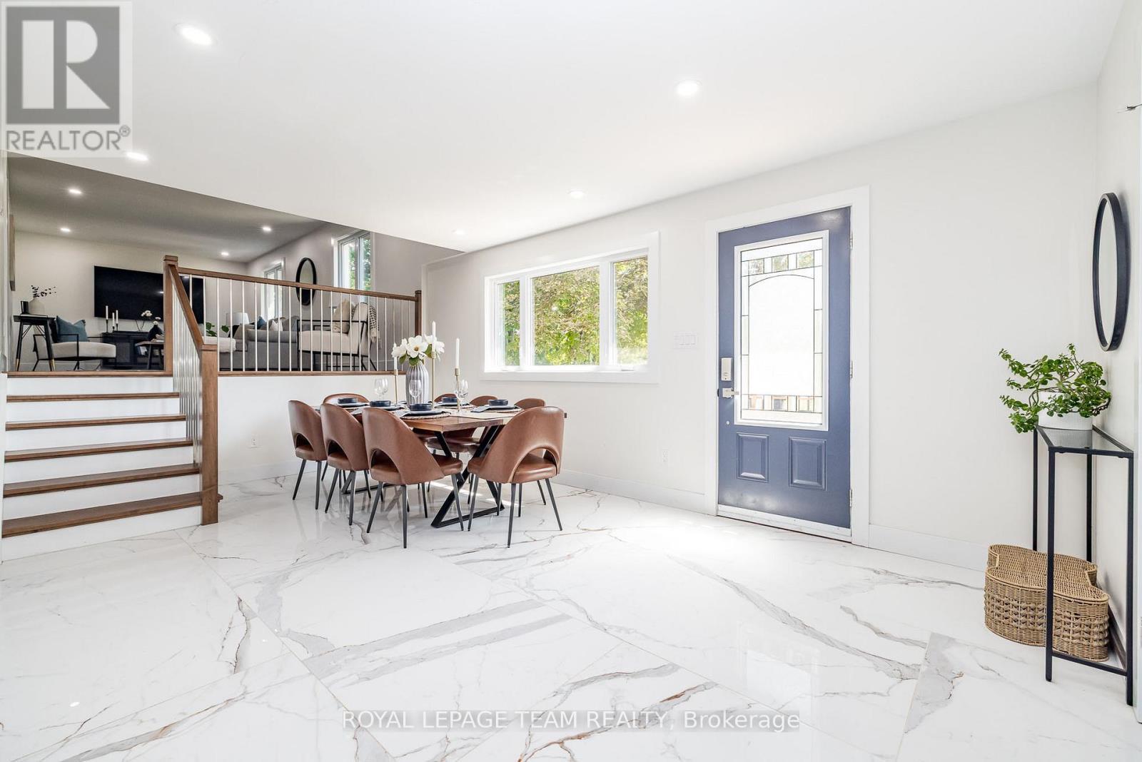 












206 RIVER VIEW LANE

,
North Grenville,




Ontario
K0G1J0

