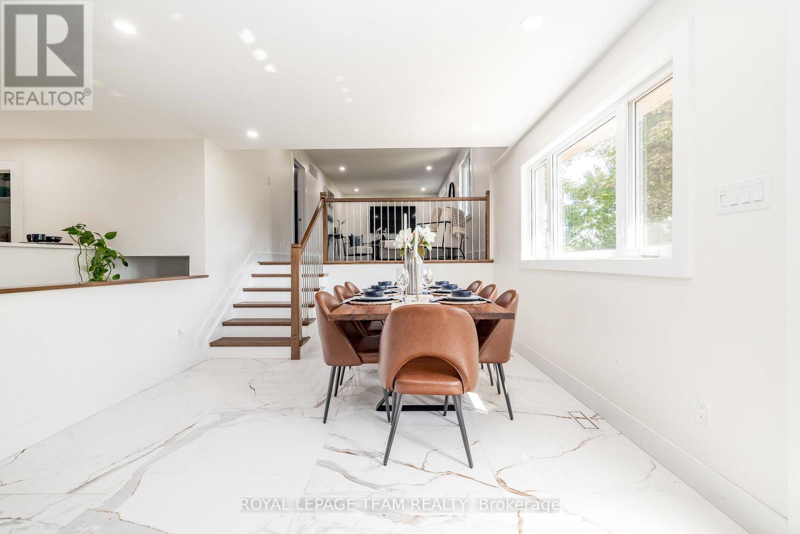 












206 RIVER VIEW LANE

,
North Grenville,




Ontario
K0G1J0

