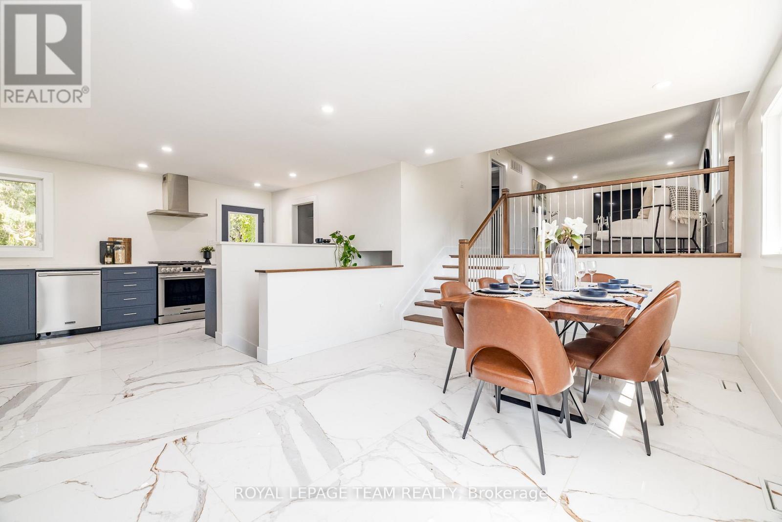 












206 RIVER VIEW LANE

,
North Grenville,




Ontario
K0G1J0

