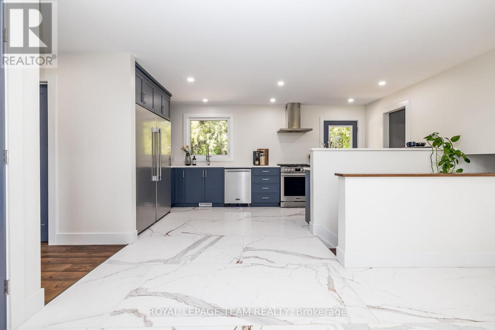 












206 RIVER VIEW LANE

,
North Grenville,




Ontario
K0G1J0

