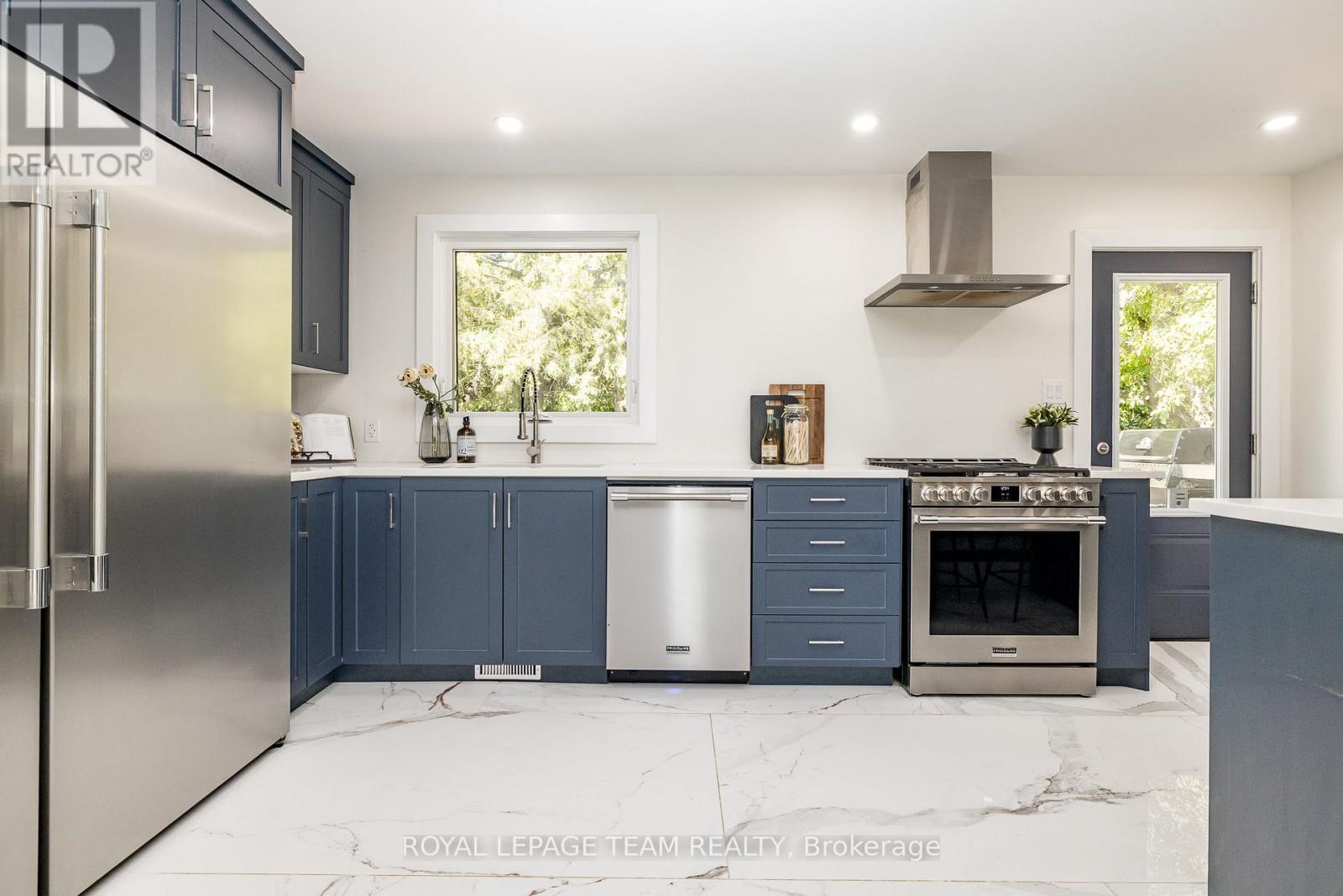 












206 RIVER VIEW LANE

,
North Grenville,




Ontario
K0G1J0

