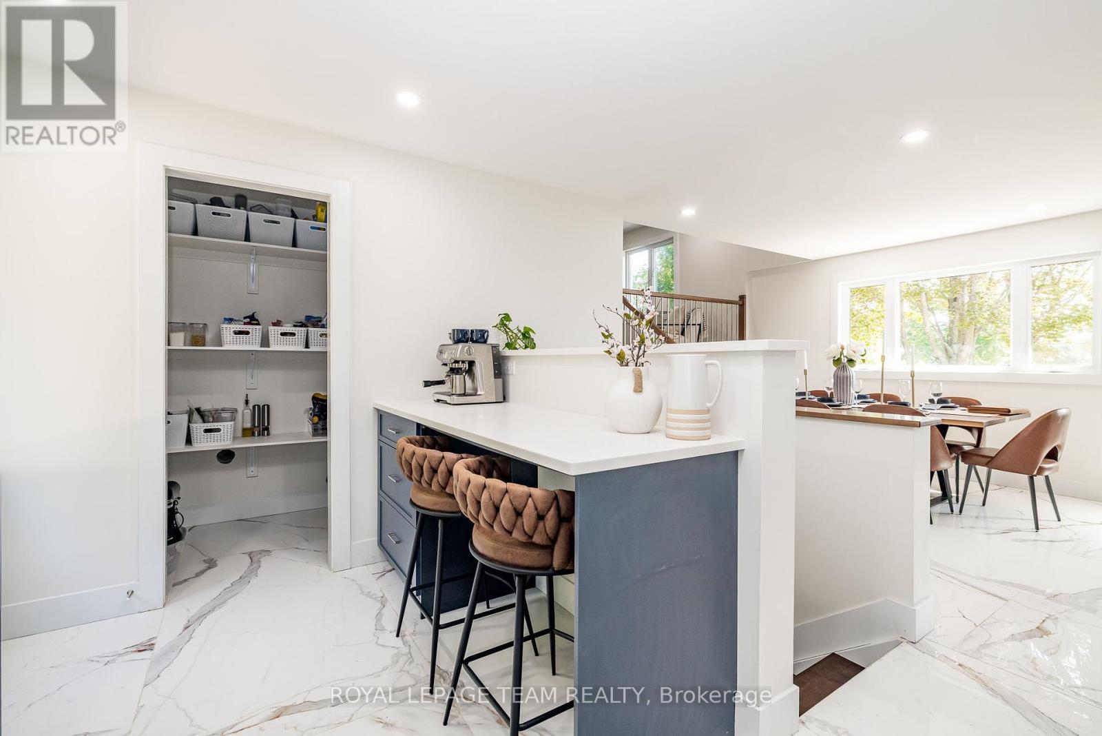 












206 RIVER VIEW LANE

,
North Grenville,




Ontario
K0G1J0

