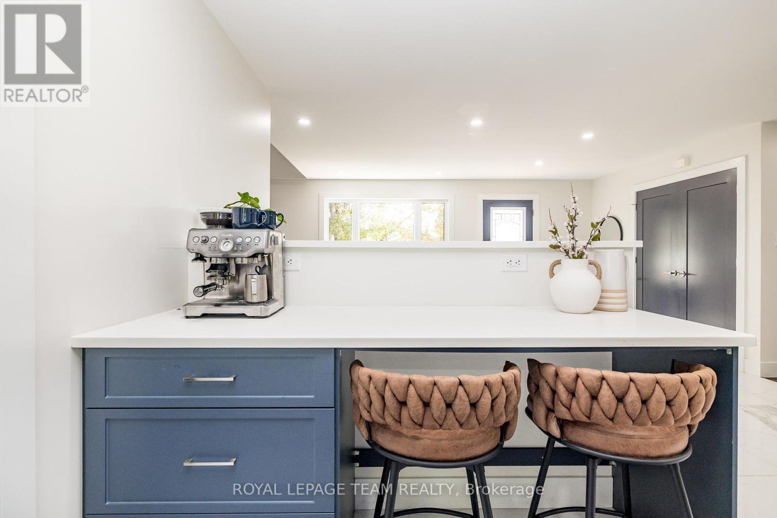 












206 RIVER VIEW LANE

,
North Grenville,




Ontario
K0G1J0

