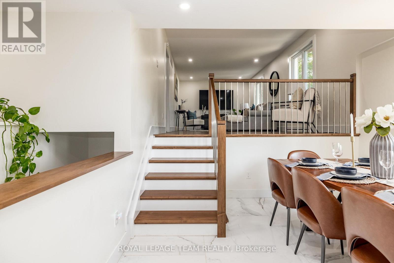 












206 RIVER VIEW LANE

,
North Grenville,




Ontario
K0G1J0

