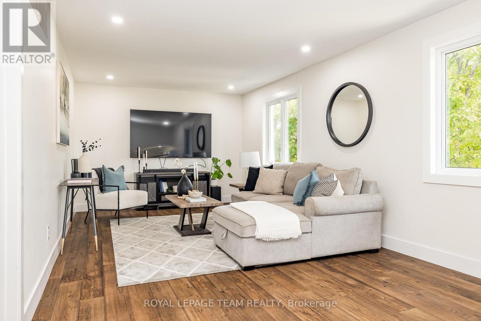 












206 RIVER VIEW LANE

,
North Grenville,




Ontario
K0G1J0

