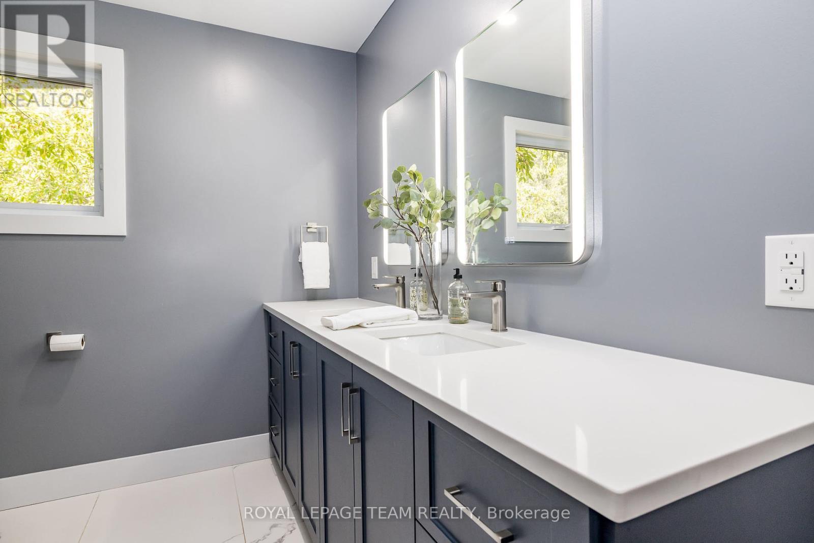 












206 RIVER VIEW LANE

,
North Grenville,




Ontario
K0G1J0

