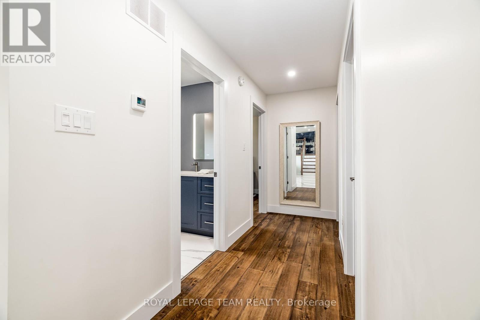 












206 RIVER VIEW LANE

,
North Grenville,




Ontario
K0G1J0

