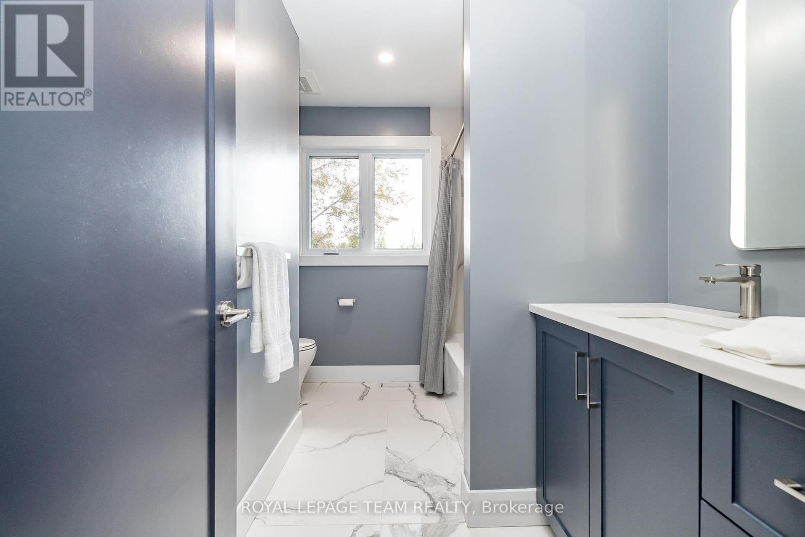 












206 RIVER VIEW LANE

,
North Grenville,




Ontario
K0G1J0

