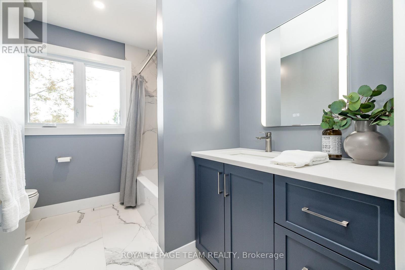 












206 RIVER VIEW LANE

,
North Grenville,




Ontario
K0G1J0

