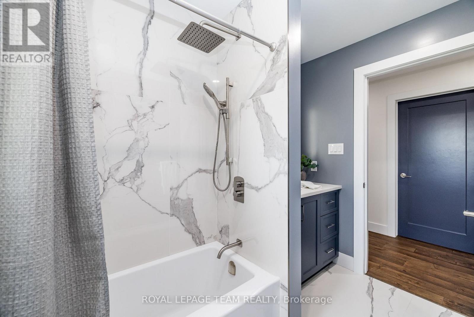 












206 RIVER VIEW LANE

,
North Grenville,




Ontario
K0G1J0

