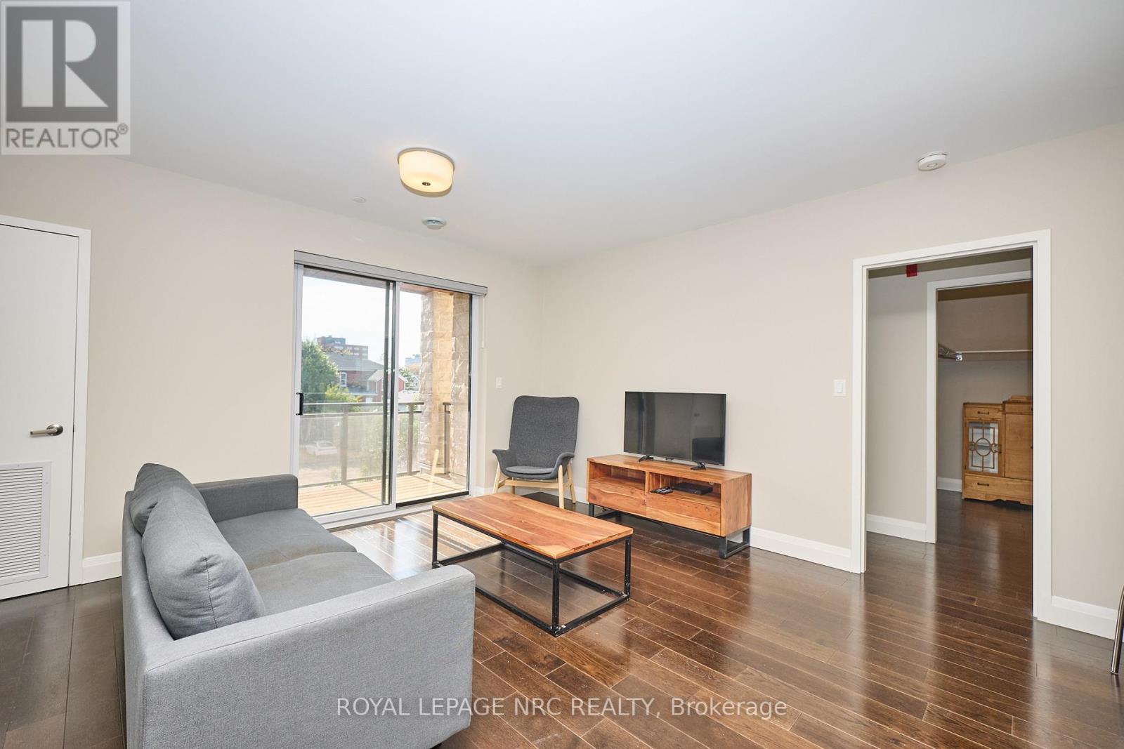 












304 - 26 WELLINGTON STREET

,
St. Catharines (Downtown),




Ontario
L2R5P8

