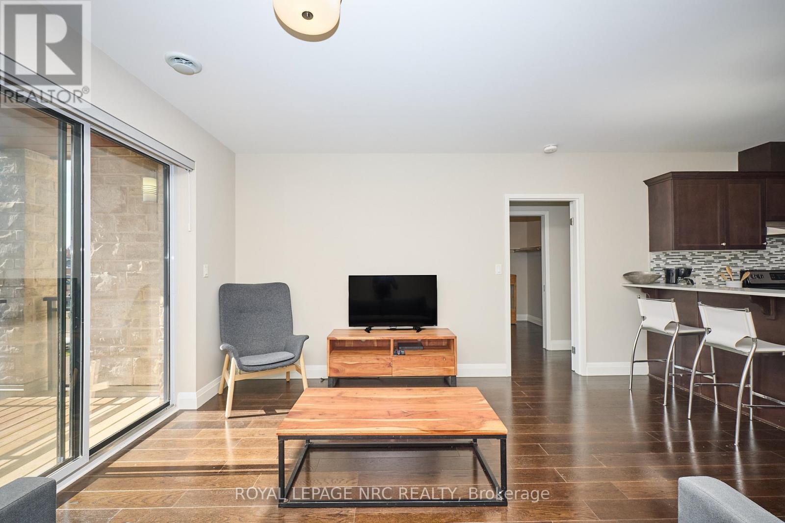 












304 - 26 WELLINGTON STREET

,
St. Catharines (Downtown),




Ontario
L2R5P8

