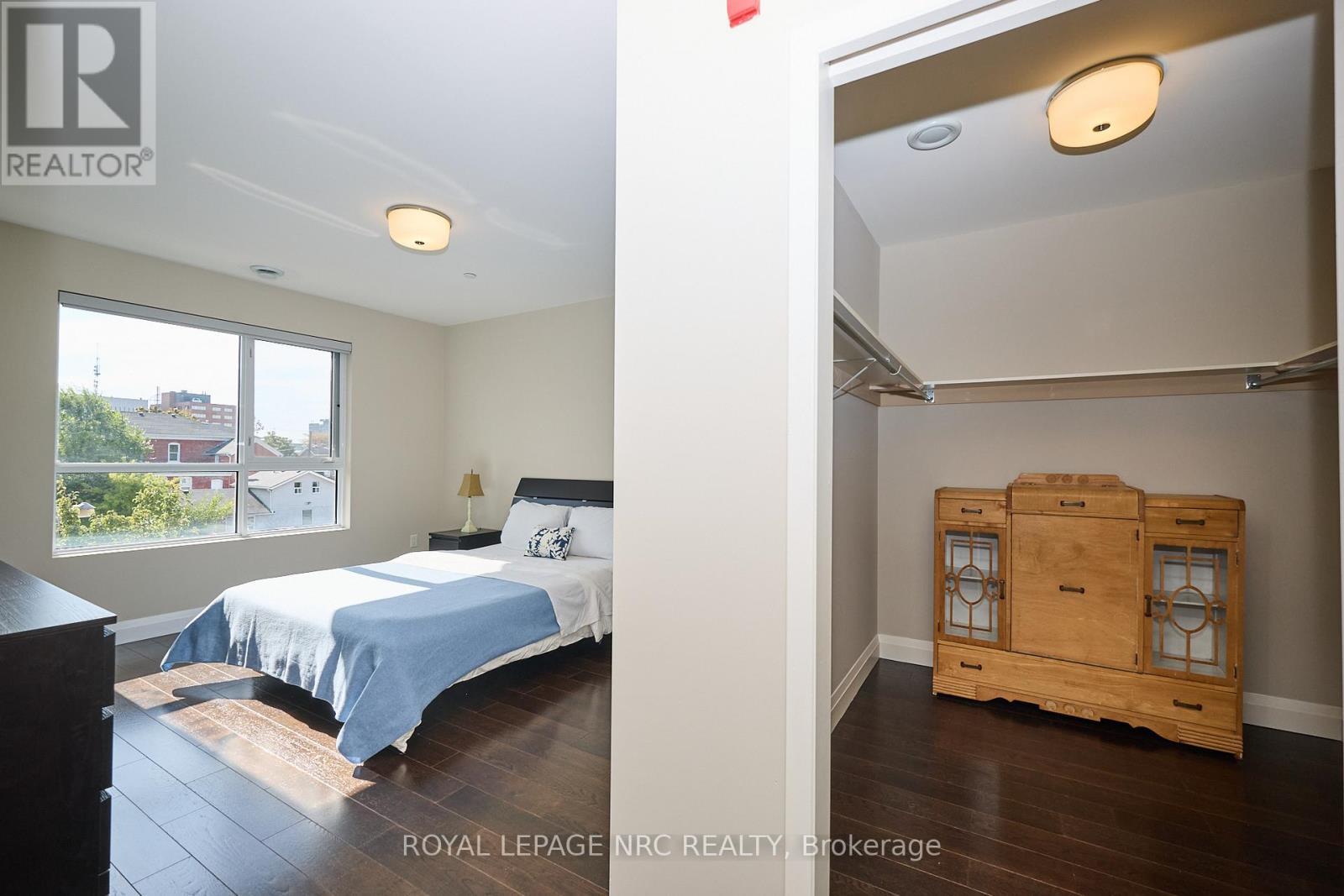 












304 - 26 WELLINGTON STREET

,
St. Catharines (Downtown),




Ontario
L2R5P8

