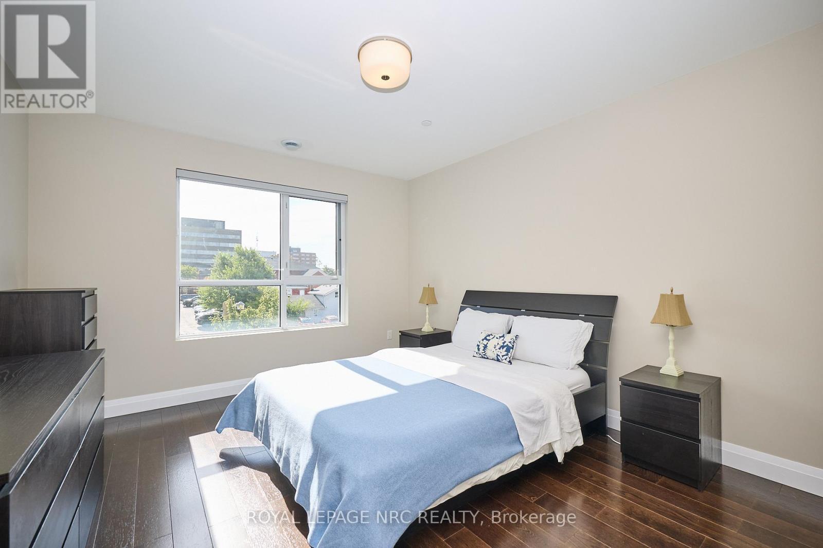 












304 - 26 WELLINGTON STREET

,
St. Catharines (Downtown),




Ontario
L2R5P8

