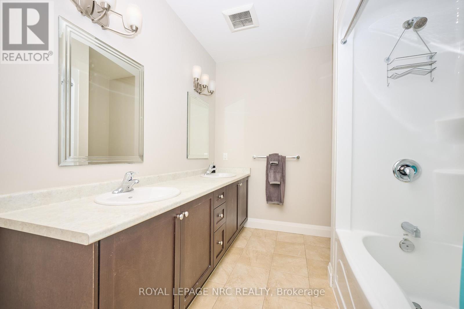 












304 - 26 WELLINGTON STREET

,
St. Catharines (Downtown),




Ontario
L2R5P8

