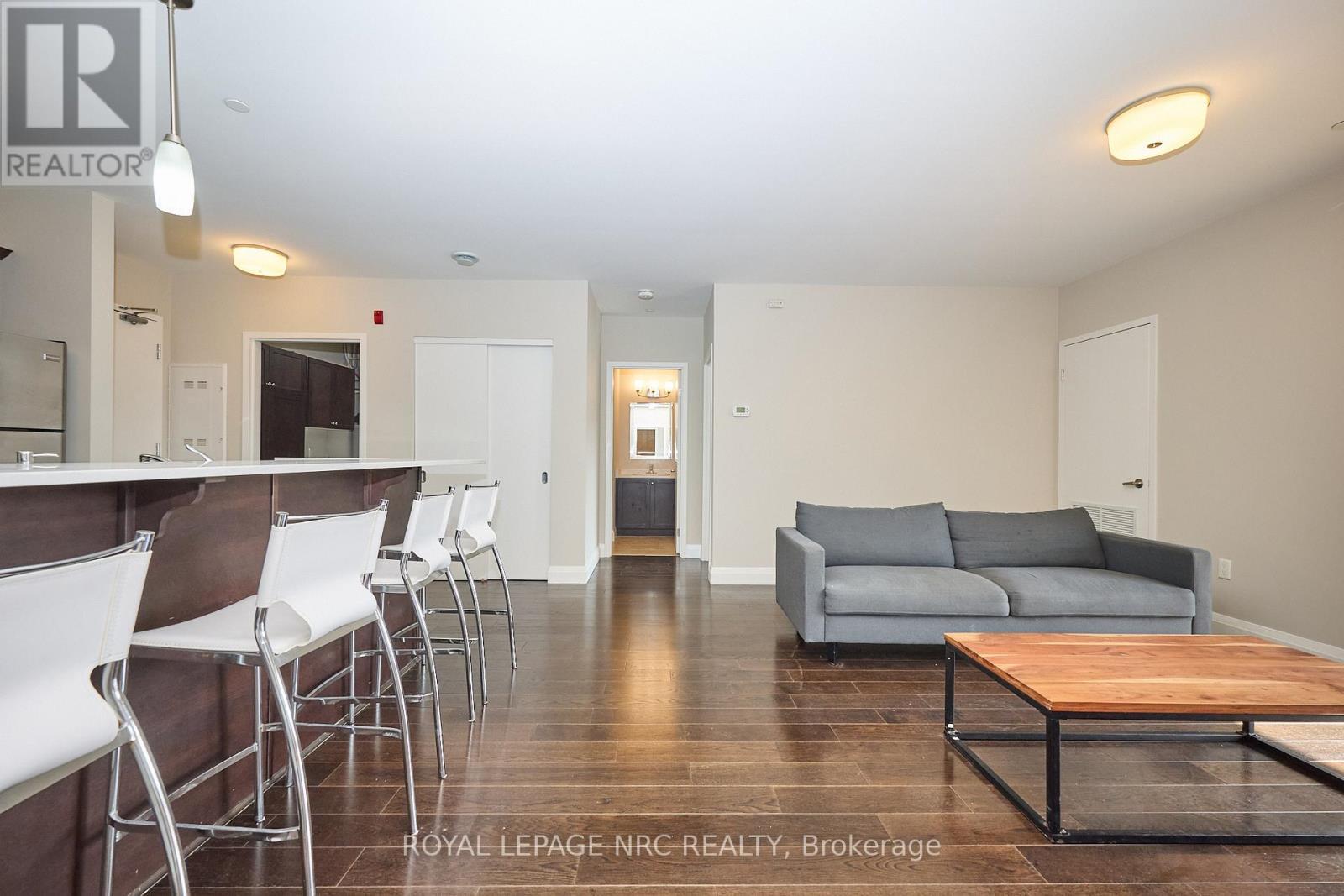 












304 - 26 WELLINGTON STREET

,
St. Catharines (Downtown),




Ontario
L2R5P8

