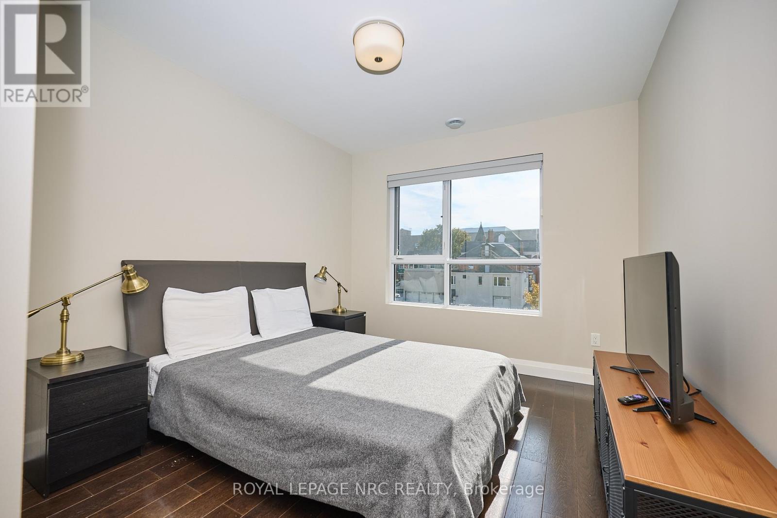 












304 - 26 WELLINGTON STREET

,
St. Catharines (Downtown),




Ontario
L2R5P8

