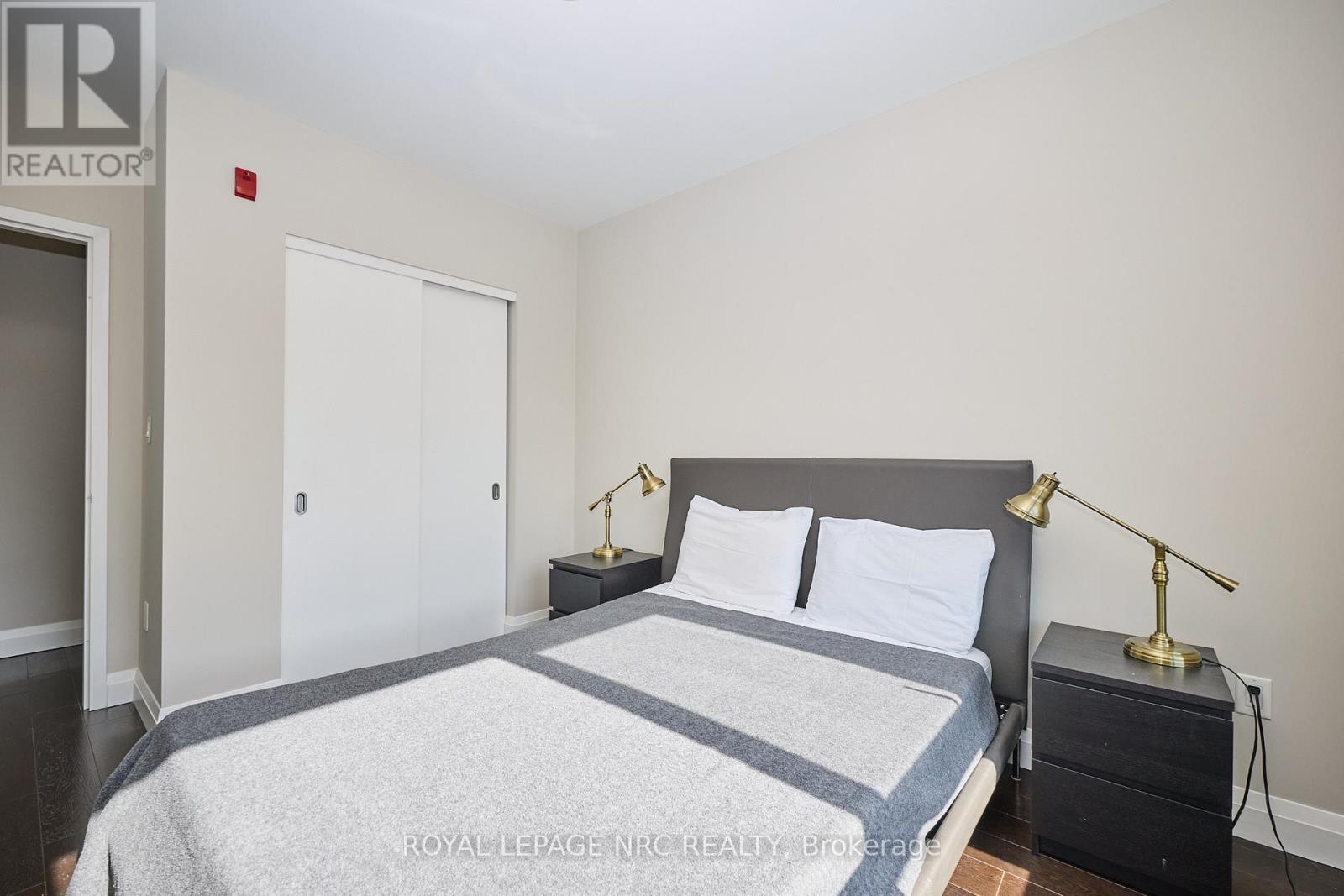 












304 - 26 WELLINGTON STREET

,
St. Catharines (Downtown),




Ontario
L2R5P8

