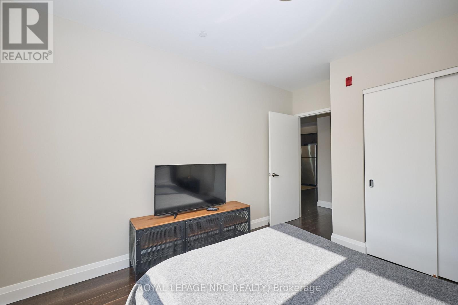 












304 - 26 WELLINGTON STREET

,
St. Catharines (Downtown),




Ontario
L2R5P8

