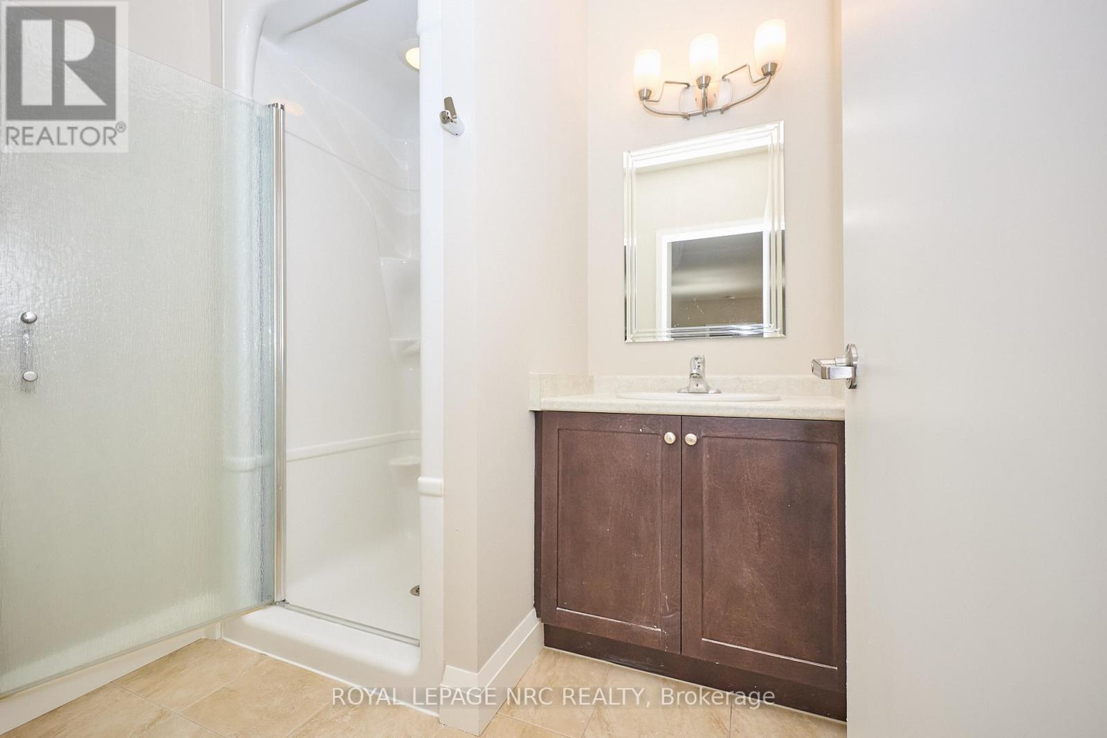 












304 - 26 WELLINGTON STREET

,
St. Catharines (Downtown),




Ontario
L2R5P8

