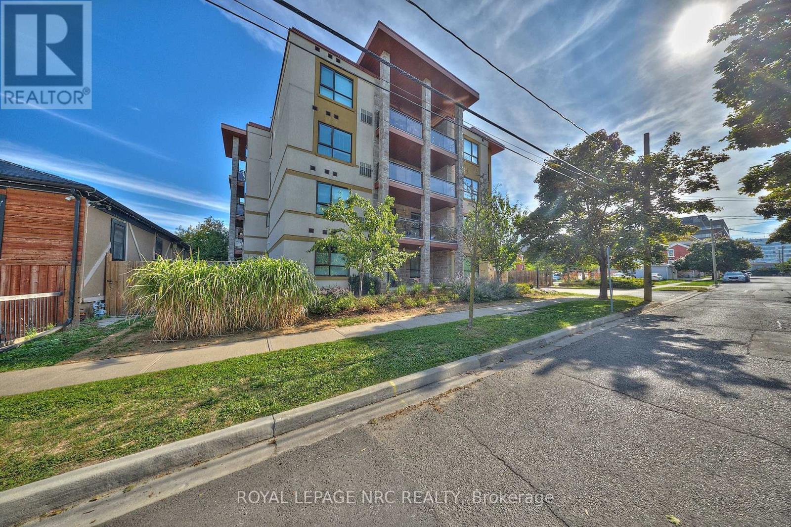 












304 - 26 WELLINGTON STREET

,
St. Catharines (Downtown),




Ontario
L2R5P8

