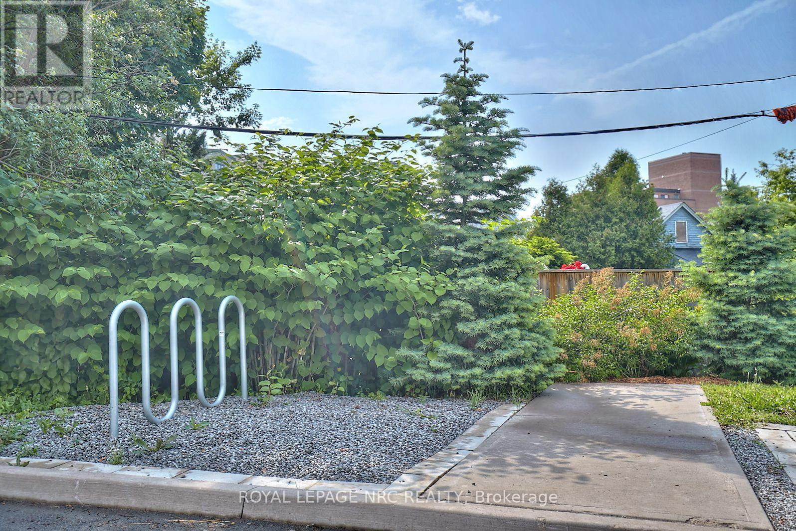 












304 - 26 WELLINGTON STREET

,
St. Catharines (Downtown),




Ontario
L2R5P8

