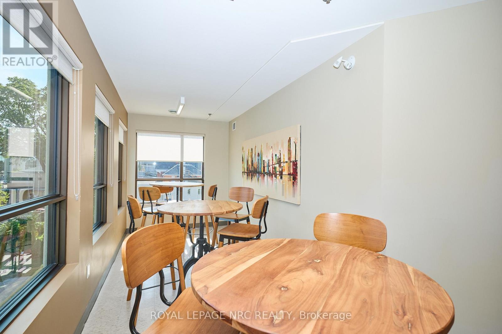 












304 - 26 WELLINGTON STREET

,
St. Catharines (Downtown),




Ontario
L2R5P8

